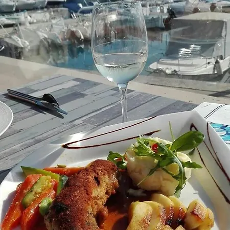 Joli Port Azur Climatise A Golfe -juan En Front De * Vallauris